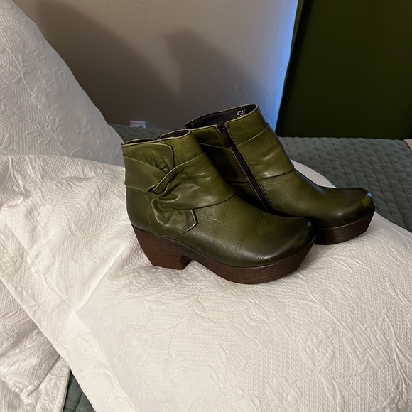 These are a fantastic faja mini boots. They are size 38 I just wear 3 times. - Picture 2 of 9